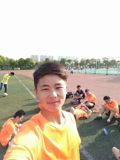 每个热爱足球的人都有自己的心,人为什么热爱足球