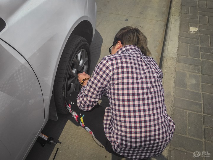 汽车轮胎小知识行车安全,车胎防扎胎小技巧