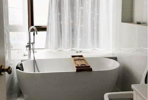 独立浴缸怎么装好看,浴室里面装上浴缸怎样搭配好看
