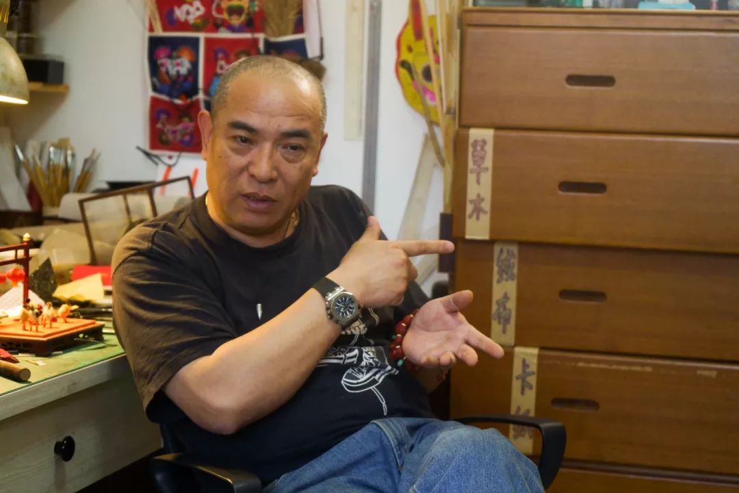 他拜师曹雪芹后人，将虫壳、玉兰变成立体漫画！