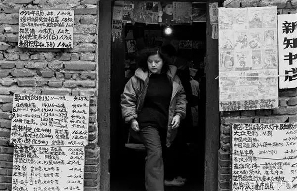 80年代的北京还不堵车车辆很少,80年代的北京牌汽车