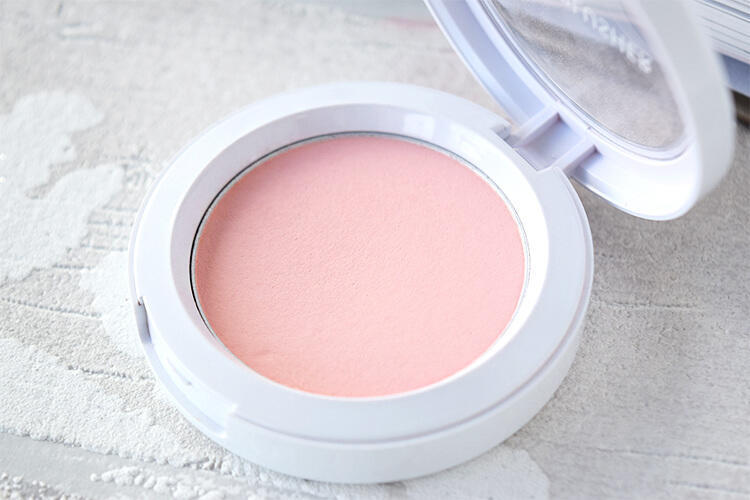 彩妆夏季限定腮红色号搭配图片,小长假美妆出行