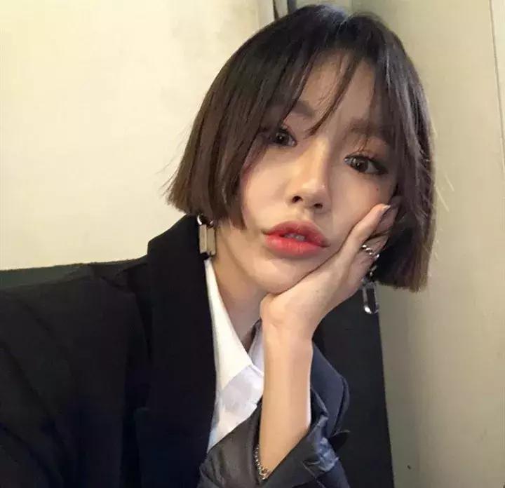 适合圆脸的短发烫发造型最新款,适合圆脸的短发胖女孩