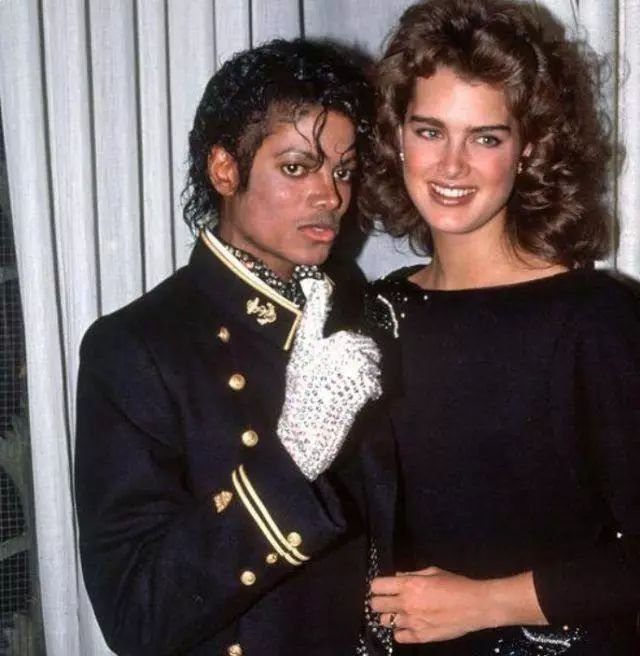 10岁全裸上镜《花花公子》，她的美貌被好莱坞誉为世界第八大奇迹