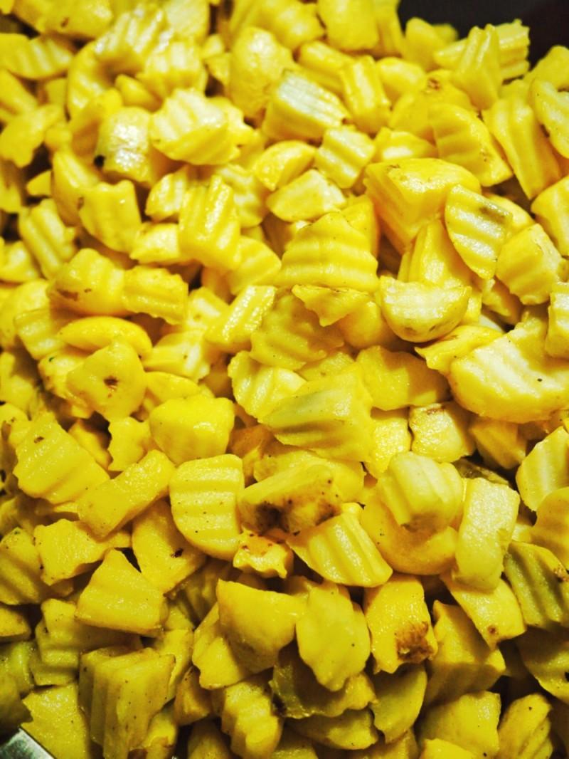 曾经的美食帝国强势回归，建设路要火了！