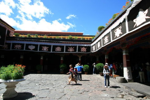 走进*藏西**：供奉着文成公主的神秘的大昭寺