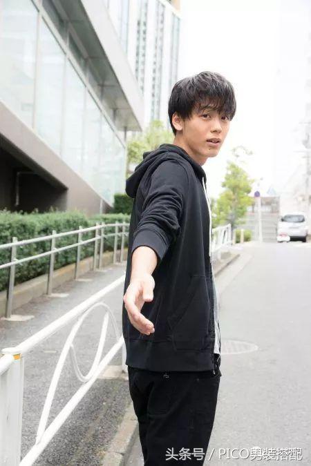 男生穿搭春休闲潮流风,告别油腻干练清爽男穿搭