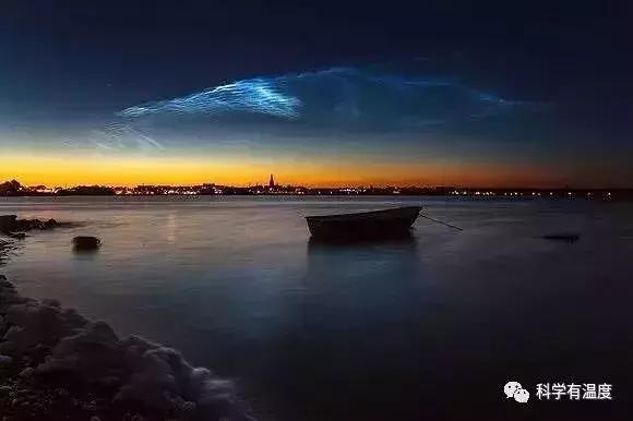 青岛夜空出现“巨型手电筒”？中科院权威回应：说的不对！