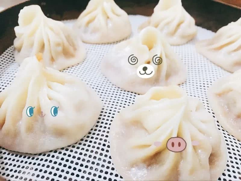 我带着秤和卷尺，去吃这几家小笼包！差点被赶跑