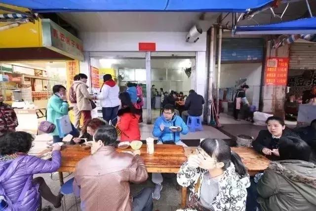 一碗螺蛳粉爱上一座城,一碗螺蛳粉只吃一半