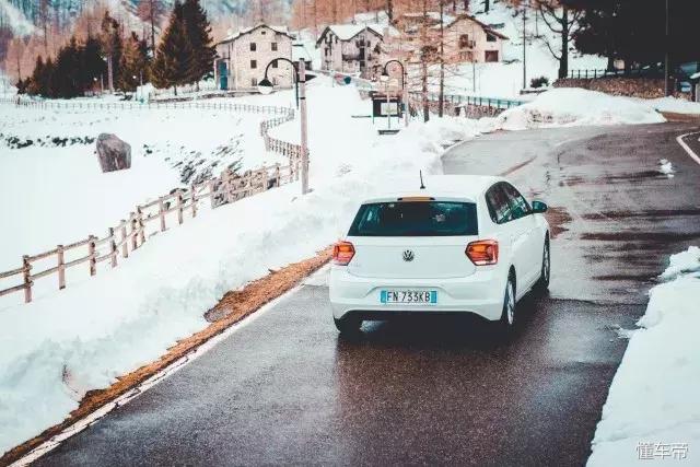 对比试驾新老两代大众polo (大众第六代polo国内首发)