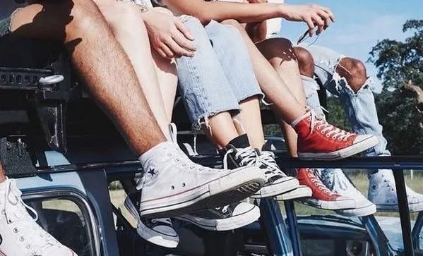 夏日必备大牌帆布鞋时髦又百搭,基础款帆布鞋春夏简约百搭