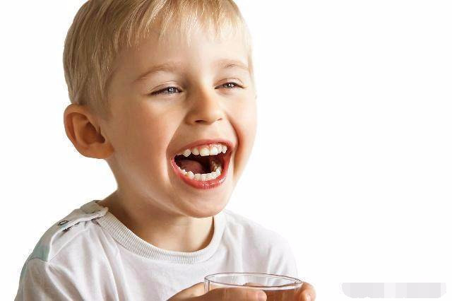 宝宝长得比别的慢怎么回事,宝宝长牙和头发都很慢