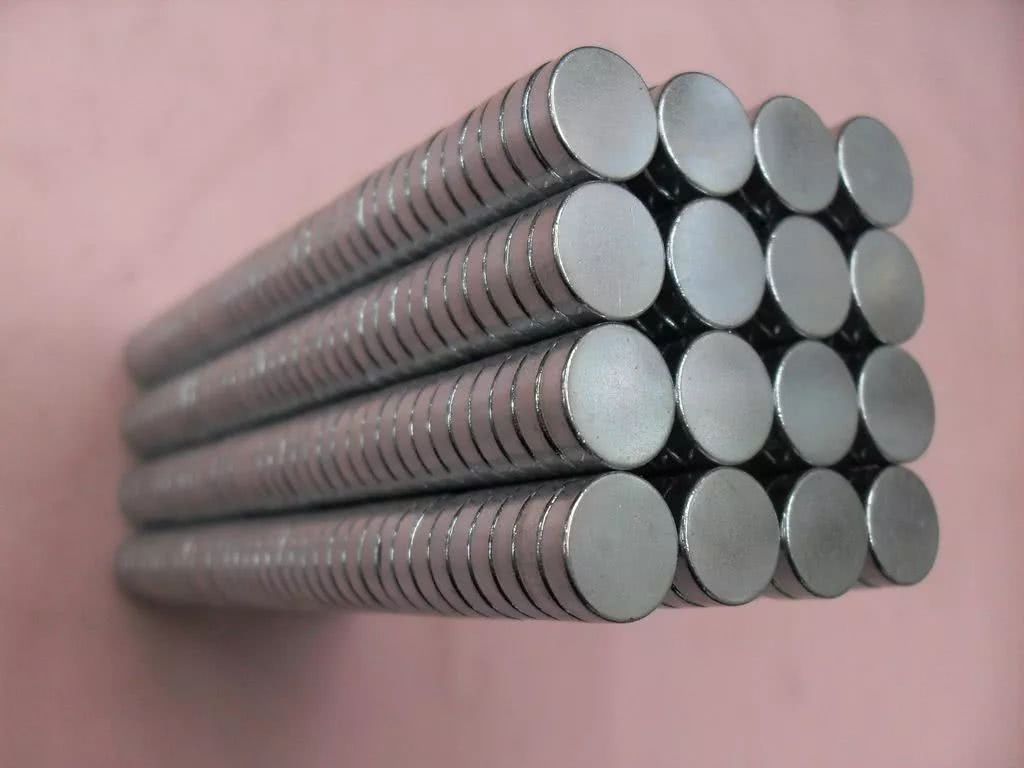 卡跟手机放一起会消磁吗,磁铁放一块会消磁吗