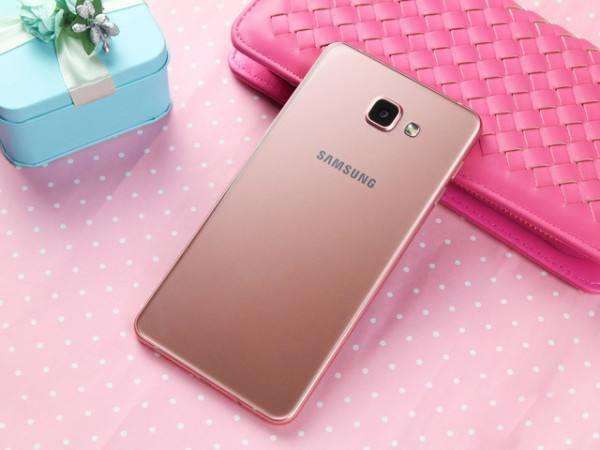 三星中端机型A6采用背面刘海设计,被评:说丑会不会被打?