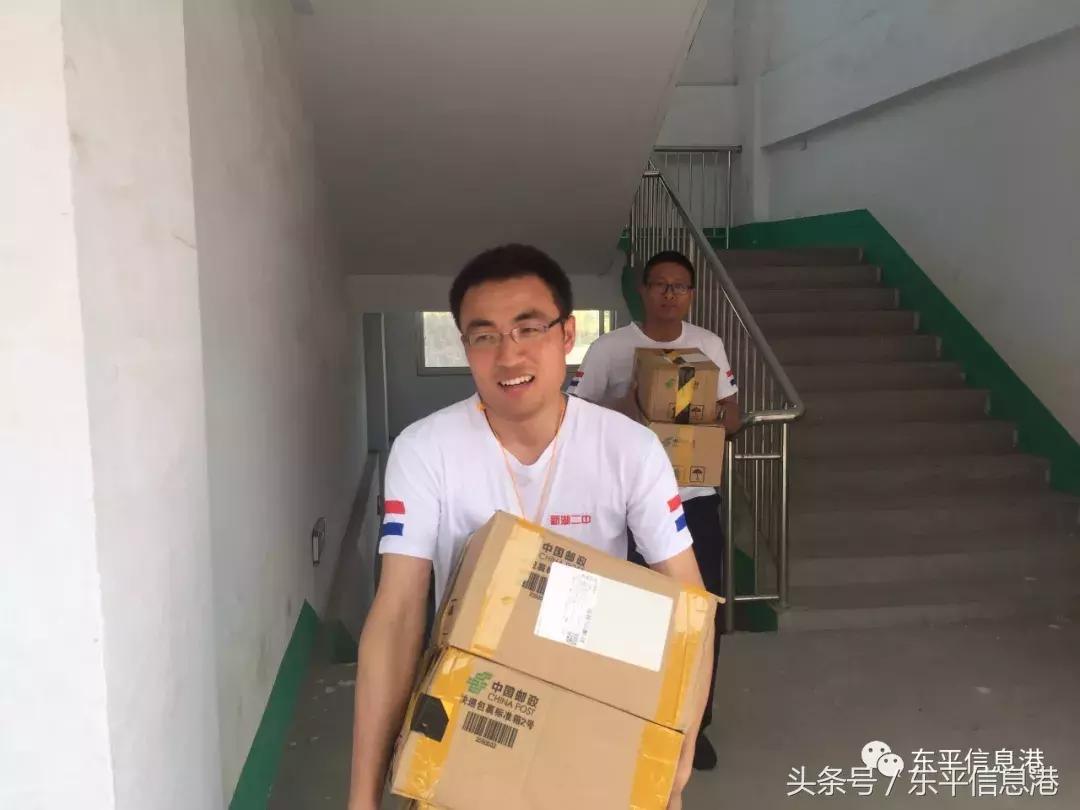 感恩母校捐书活动,校友为母校捐书活动