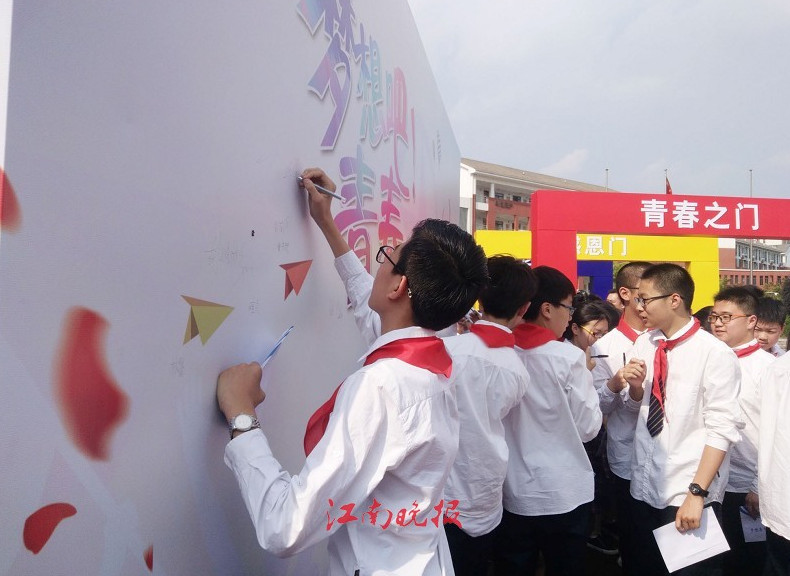 给习爷爷写信讲述无锡变化锡城多所学校举行青春仪式庆祝青年节