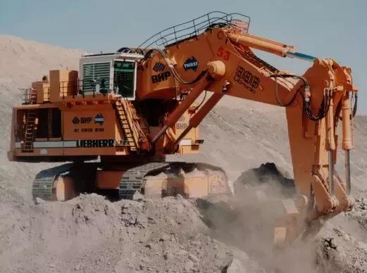 目前世界上最大的小型挖掘机,世界上最小900斤挖掘机