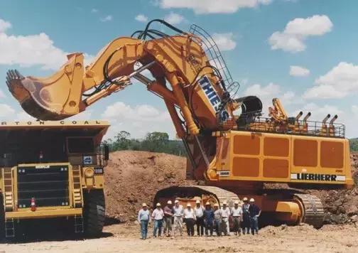 目前世界上最大的小型挖掘机,世界上最小900斤挖掘机