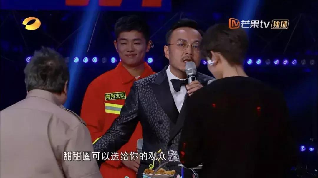 王源和其他两个人的合唱,王源和女孩深情的合唱