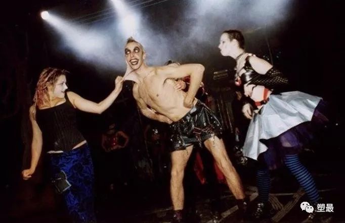 我看了场大尺度畸形人体秀，从此再也没睡过安稳觉！