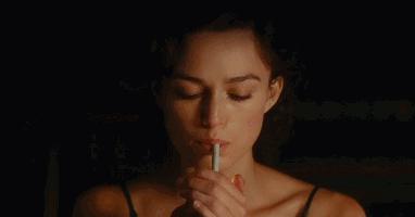 为什么平胸的女生都这么好看,平胸的妹子怎么改变