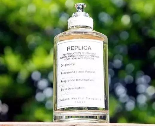 女人身上的香水味是什么很好闻 (你身上有他的香水味但没有我的贵)