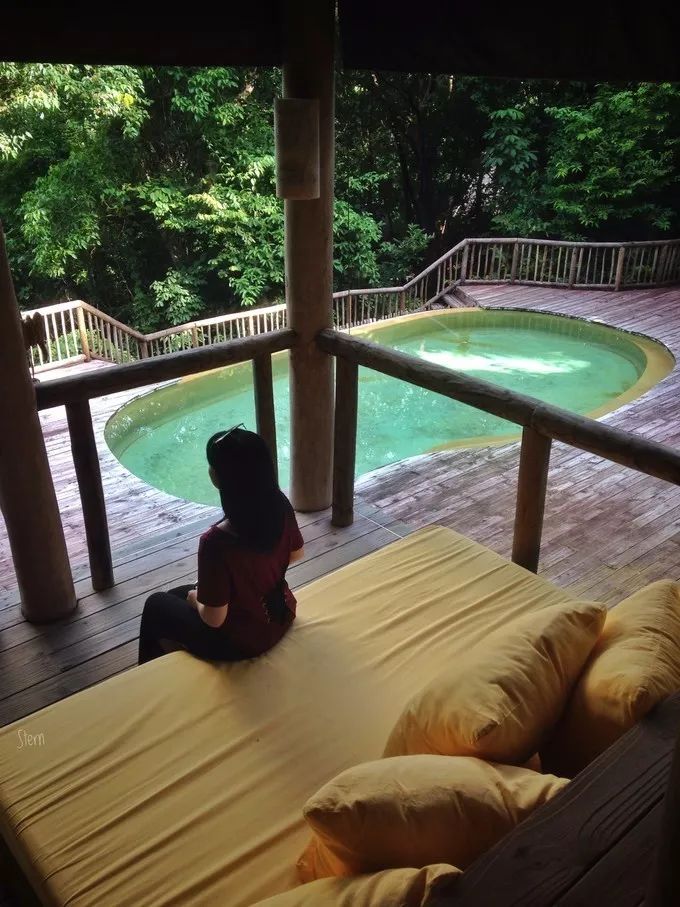 衣冠不整恕不招待厨师,衣冠不整不让进的饭店