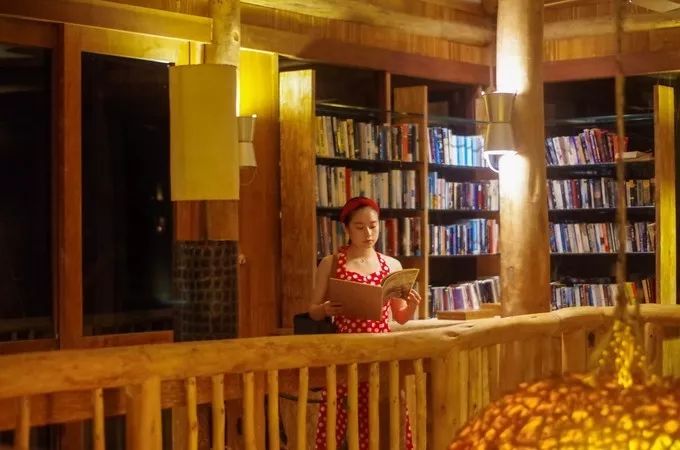 衣冠不整恕不招待厨师,衣冠不整不让进的饭店