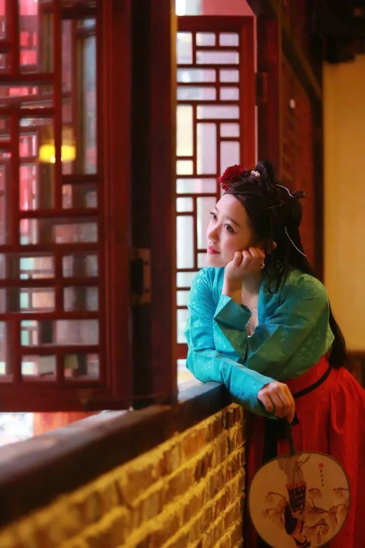 90后中国姑娘，在澳洲街美哭外媒