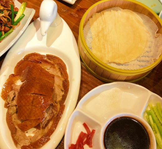 皮酥肉嫩满口留香,正宗的长春烤鸭