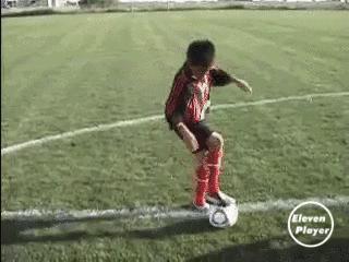 如何教零基础小孩子踢球,小孩练足球基本功多久踢球