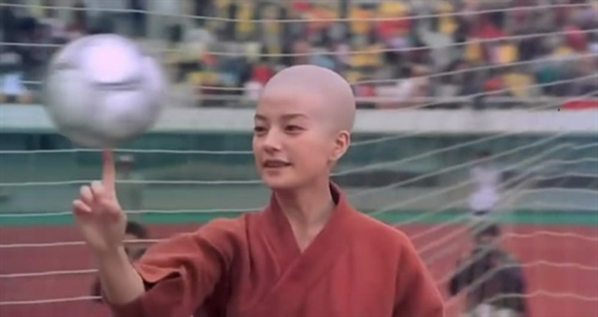 少林足球赵薇和星爷,少林足球赵薇扮浓妆gif