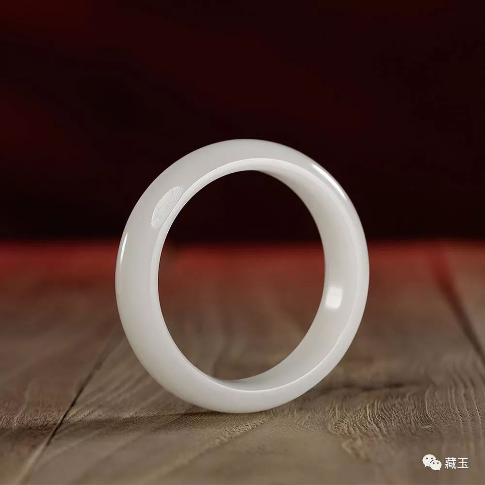 玉镯为什么容易断裂,圆条玉镯容易断