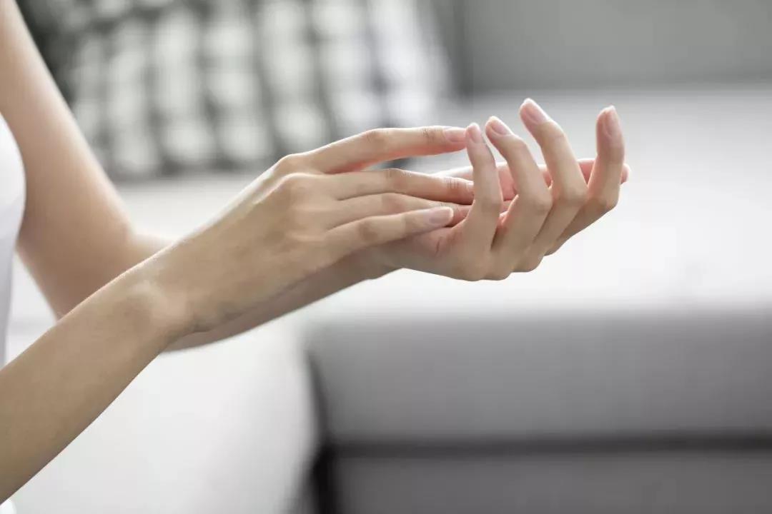 警惕指甲出现它是大病前兆,关于指甲变化异常的疾病