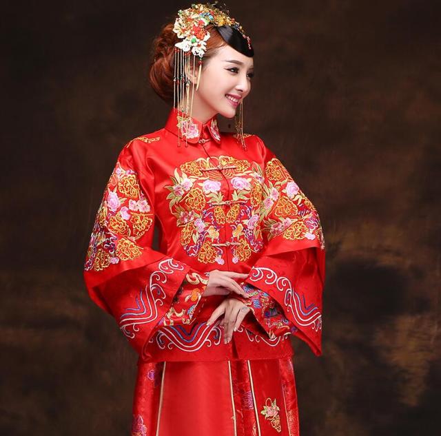 有哪些女明星婚礼穿的秀禾服,明星结婚穿的秀禾服