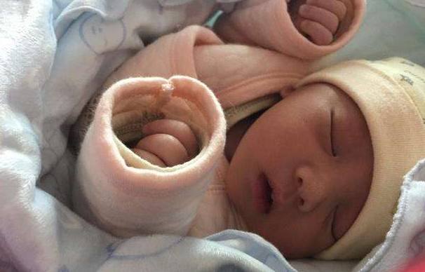 七八斤的宝宝是怎么顺产出来的,7斤多的胎儿怎么顺产