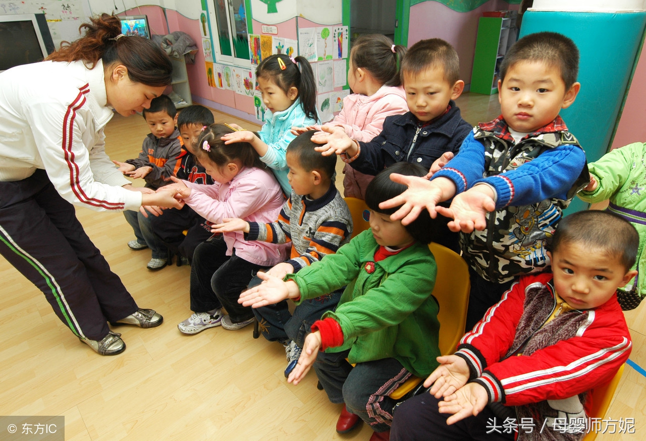 孩子4岁还尿裤子，这两位宝妈不同处理方法，天壤之别！快来看看