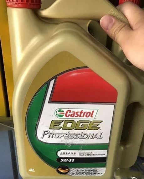 谁在跟你推荐原厂机油，请你敲碎他的头…