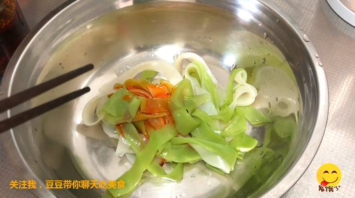 酿皮凉皮做法视频,酿凉皮的做法视频