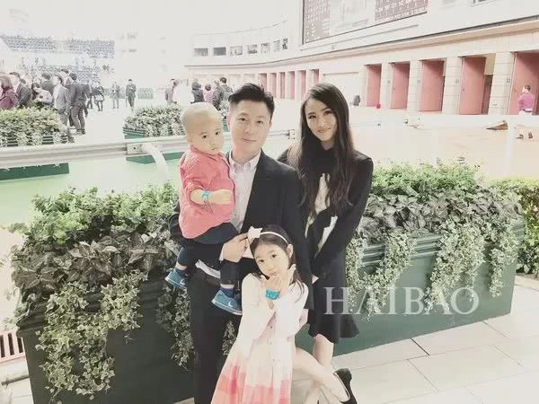 诺一现在这么接地气？才7岁的Grace就是铅笔腿！