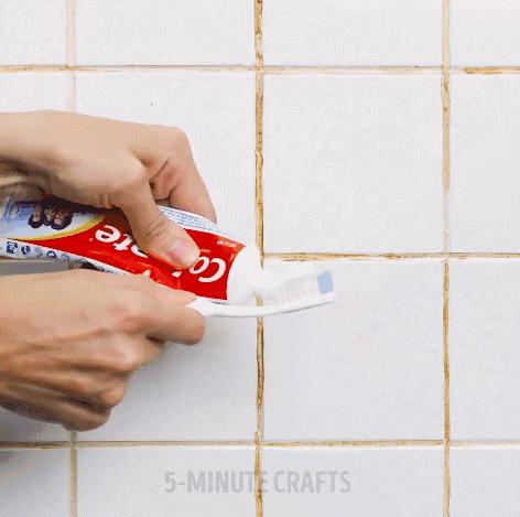 墙面脏一块擦不干净了,墙面很脏用什么刷白