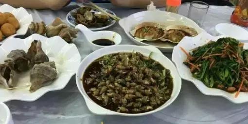 夏天来了喝啤酒吃海鲜,夏天到了吃海鲜