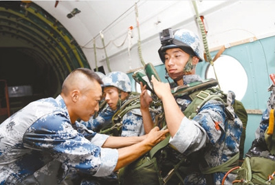 大爱无疆抗洪救灾,大爱无疆致敬人民解放军