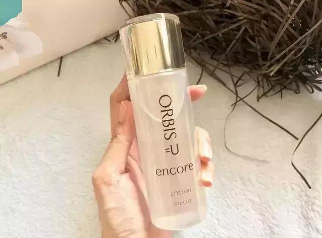 护肤推荐不踩坑,平价水乳测评提亮保湿