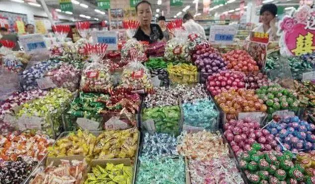 超市找零总是用糖果代替,超市用糖当零钱会赔钱吗
