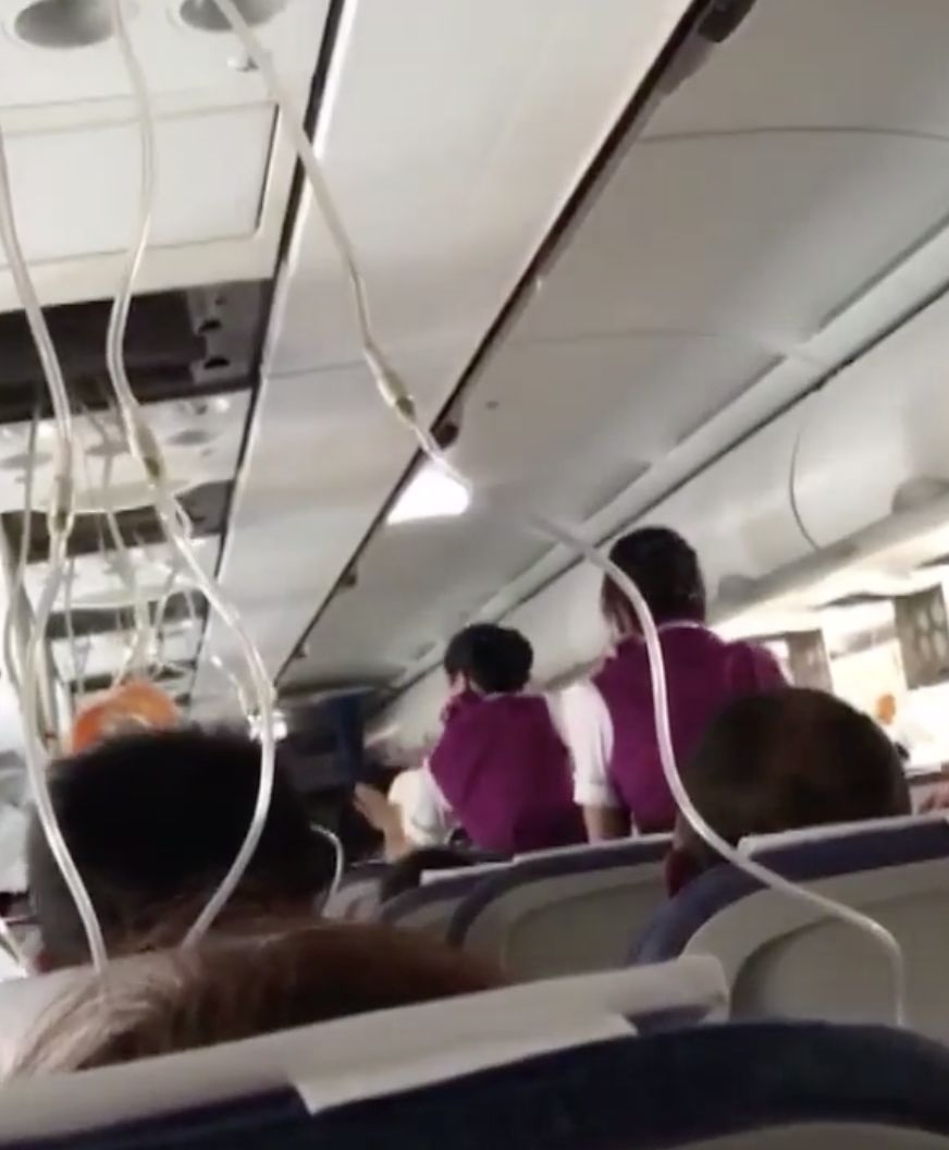 关注｜川航机长首次露面，亲述“空中浩劫”惊魂经历：副机长半个身子被吸出窗外、温度骤降外加强风力袭击……