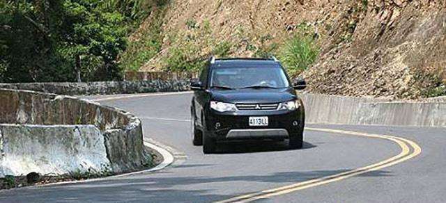 在驾校练车怎么转弯合适,学车练车方向感