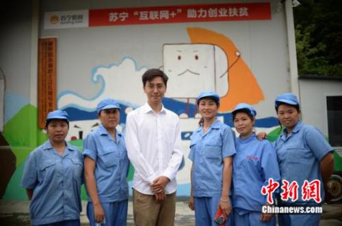 扎根贵州的90后小伙用古法红糖厂让留守儿童告别孤单