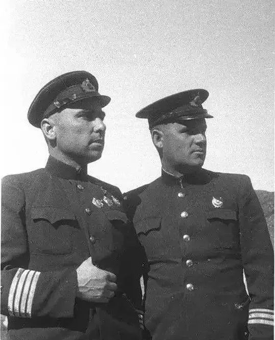 头上的刀，肚上的手，骷髅头吹泡泡？都什么鬼！